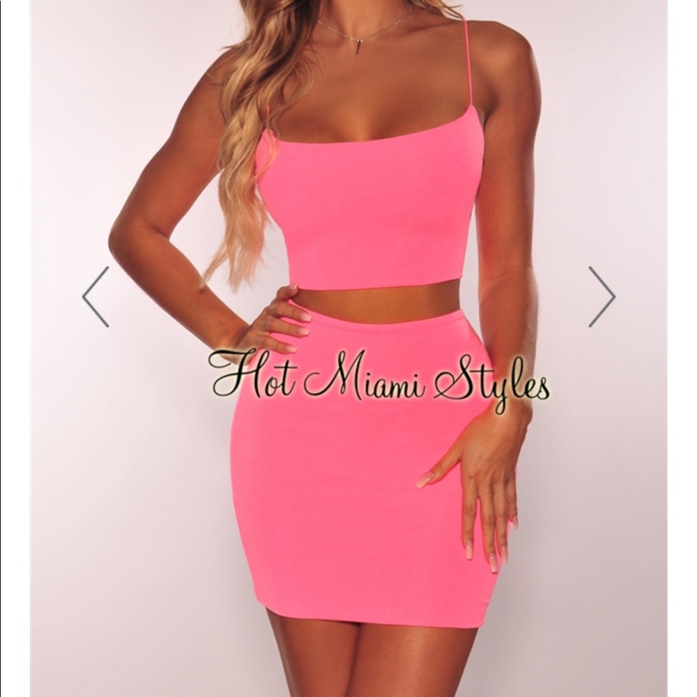 Bright neon pink set